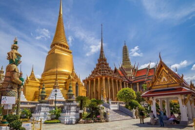 Grand Palace & Wat Phra Kaew Walking Tour with Professional Guide - Finding the meeting point at Golden Place (Tha Chang Pier)