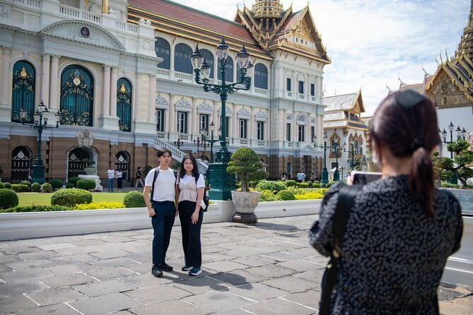 Grand Palace & Wat Phra Kaew Walking Tour with Professional Guide - Guide and language: getting value without perfect English