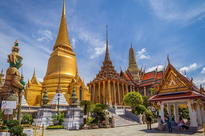 Grand Palace & Wat Phra Kaew Walking Tour with Professional Guide - Finding the meeting point at Golden Place (Tha Chang Pier)