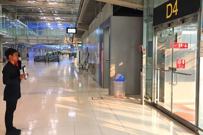 Guided Arrival Fast-Track Service: Bangkok Suvarnabhumi Airport - The Curbside Finish: Getting to Your Next Ride Without the Maze