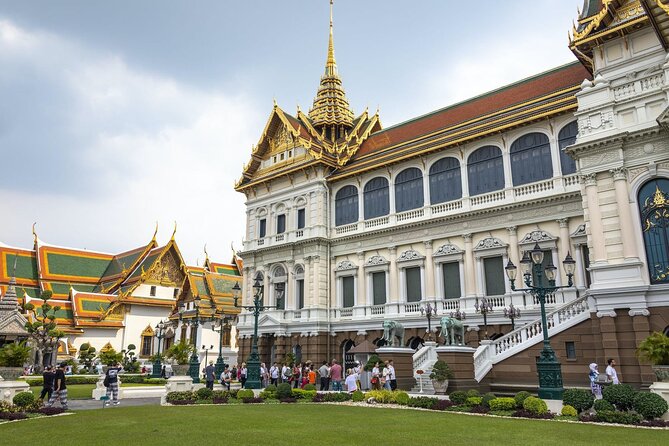Half-Day Royal Grand Palace and Bangkok Temples Tour - Stop 2: Wat Pho’s reclining Buddha and Bangkok’s older heart
