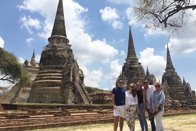 Highlights of Bangkok and Ayutthaya (World Heritage site) in 1 day - How the guide support shows up in the real experience