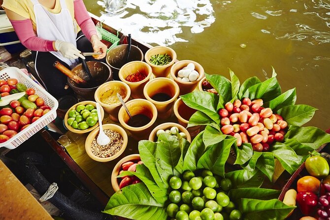 Iconic Markets: Damnoen & Train Market Explore - Damnoen Saduak Floating Market: your hour on the water-world
