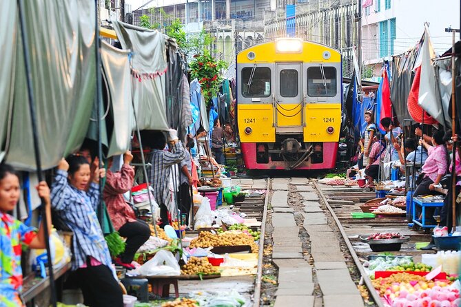 Iconic Markets: Damnoen & Train Market Explore - Canal life by long-tail boat: optional, but it changes the view