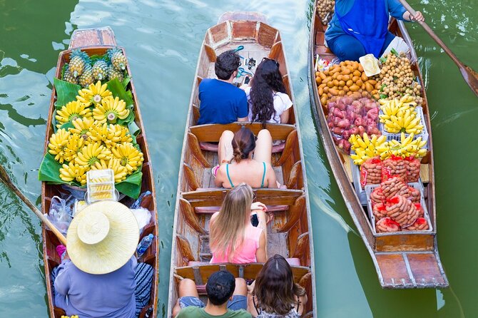 Iconic Markets: Damnoen & Train Market Explore - The guide and group size: small can still feel busy