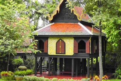 Jim Thomson's House & Suan Pakkard Palace Tour - The Surawong Road stop: connecting the legacy dots