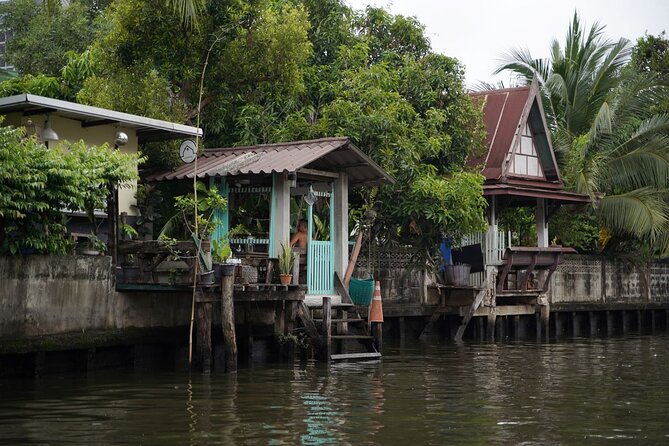 KL | Bangkok: 2-Hour Canal Tour by Teak Boat - Dusit Palace’s Throne Hall handicrafts: a calmer ending