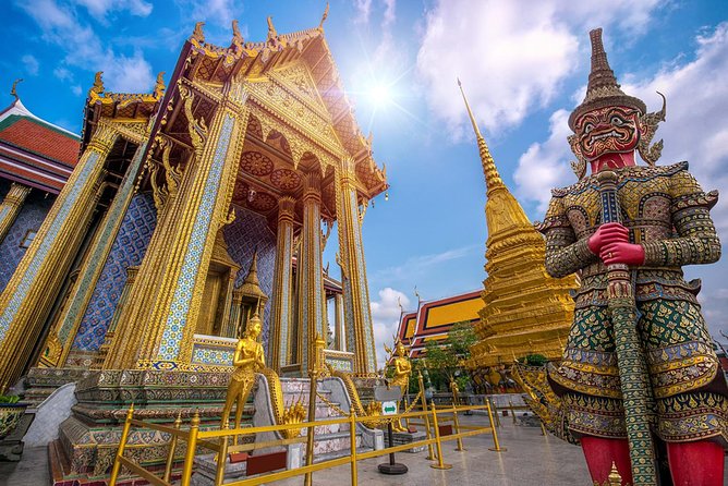 Laem Chabang Port Shore Excursion : Grand Palace, WatPho, WatArun - Grand Palace and Wat Phra Kaew: the top tier with strict rules