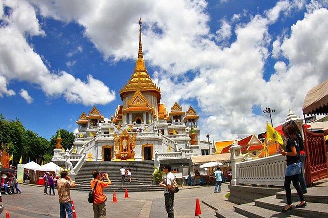 Lights, Camera, Landmark, & Canal: A Picture Perfect Bangkok Tour - Dressing station: the outfit and makeup part that changes everything