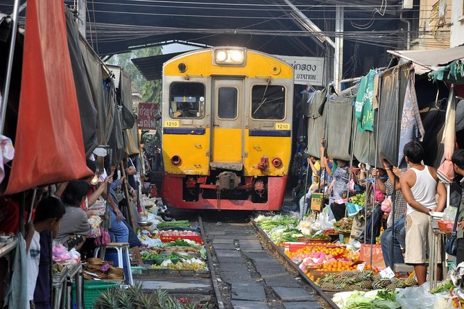 Maeklong & Damnoen Saduak Markets: Railway & Floating Market Tour - The Guide Factor: Why Commentary Matters Here