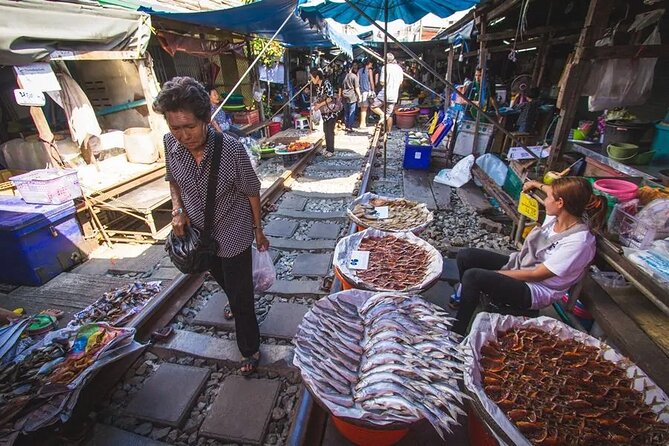 Maeklong Railway Market and Damnoen Saduak Floating Market Tour From Bangkok - What’s included in the $37.60 value (and what isn’t)
