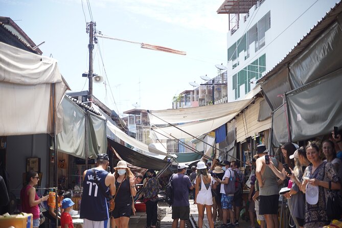 Maeklong Railway Market and Floating Market - How to time your photos at Mae Klong (without stressing)