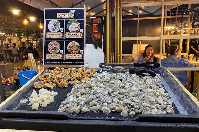 Night life in Bangkok - Jodd Fairs Train Night Market(Joint) - Crowds, weather, and comfort: how to not hate your shoes