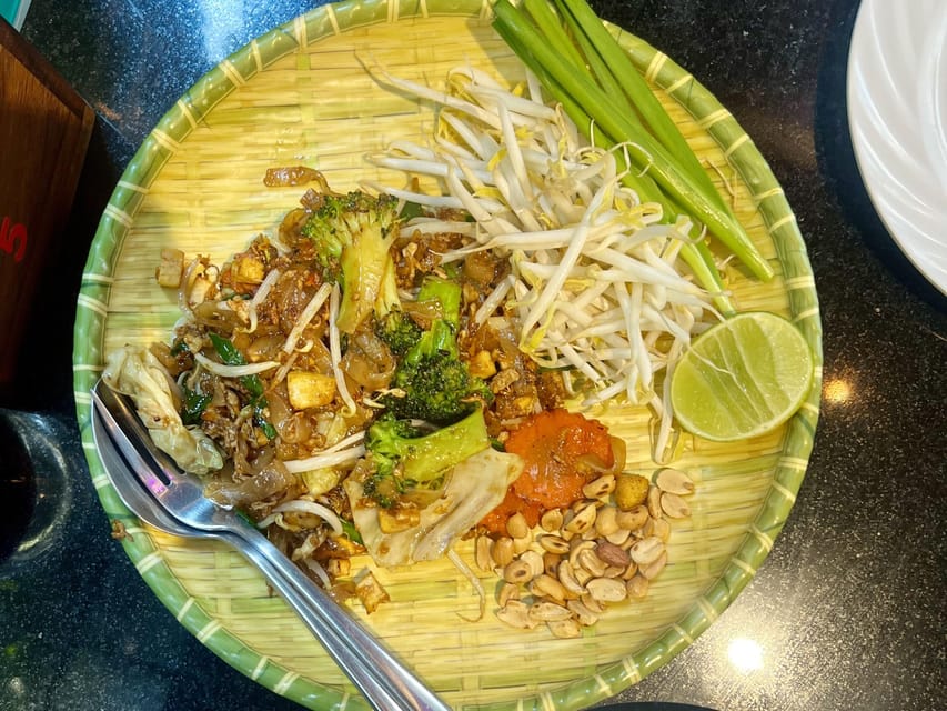 No Diet Club - Local food tour in Bangkok with many tastings - Taste Targets You’ll Actually Remember: Pad Thai, Phat Kaphrao, Fried Rice, and Mango Sticky Rice