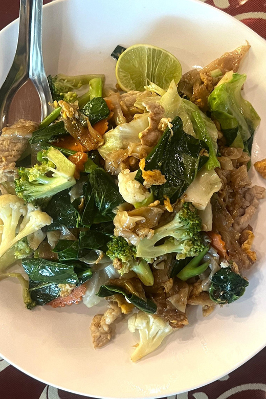 No Diet Club - Local food tour in Bangkok with many tastings - Temples, Street Food, and Guide Stories That Keep It Moving