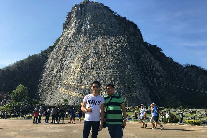 One Day Splendid Pattaya Private Day Tour from Bangkok - Big Buddha Temple (Wat Phra Yai / Big Buddha Hill): the gold statue payoff