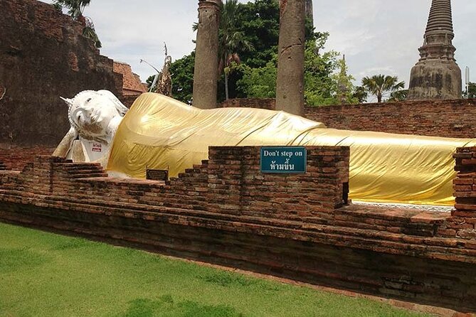 Private Ayutthaya Day Tour from Bangkok With Lunch - What to pack for a hot, temple-focused day