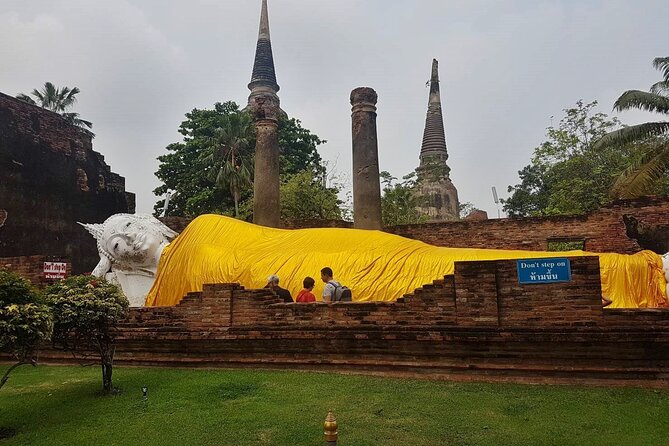 PRIVATE Ayutthaya + SUNSET Boat Tour + Light up The NIGHT - Ayutthaya by long-tail boat: where the river gives you better angles