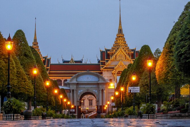 Private Bangkok Night Tour by Tuk Tuk with Dinner - Democracy Monument: short stop, strong sense of place