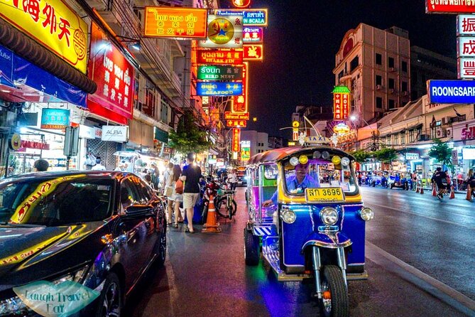 Private Bangkok Night Tour by Tuk Tuk with Dinner - Sao Chingcha (The Giant Swing): the calm opener you can photograph easily