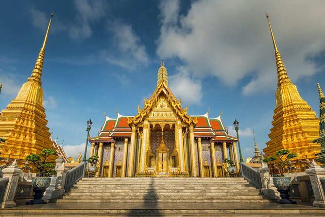 Private Bangkok Three Temples and Grand Palace Tour - Wat Phra Kaew (Temple of the Emerald Buddha): short, sacred, and efficient
