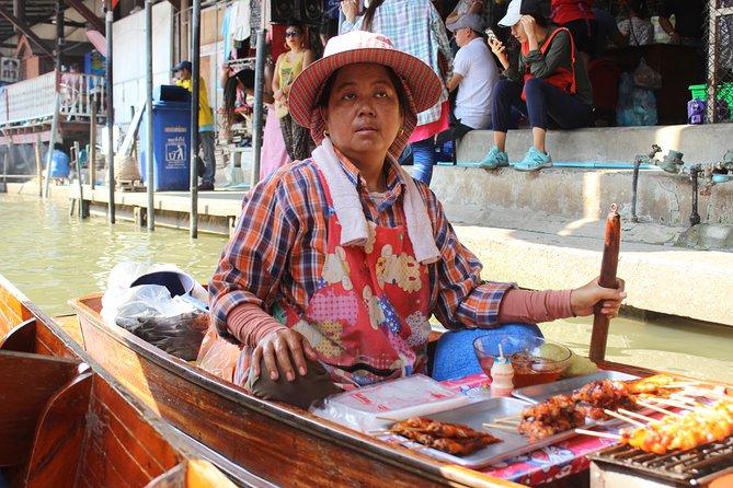 Private Guided Tour to Train Market and Damnoensaduak Floating Market - Getting out of Bangkok: comfort matters when the drive is long