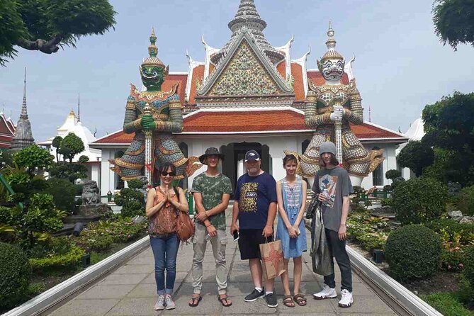 Private Half Day Tour in Bangkok with the Grand Palace - Amulet Market: a cultural stop that also works for shopping