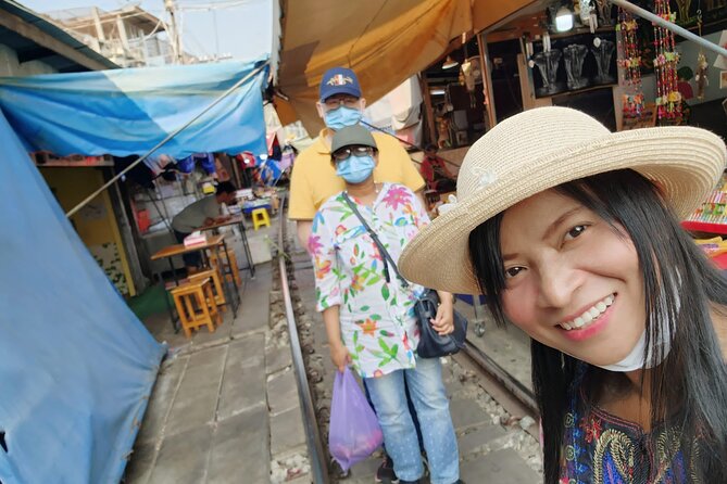 Private Maeklong Railway Market and Amphawa Day Tour from Bangkok - What to pack for markets, tracks, and a longtail boat