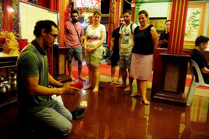 PRIVATE - STEET FOOD TOUR CHINA TOWN incl. food and drinks - Chinatown gate stop: quick orientation that saves you later