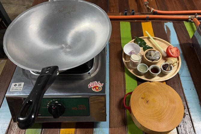 Private Thai Cooking Class with Spices Hands On Bangkok - Joyce and her husband: clear explanations with a family vibe