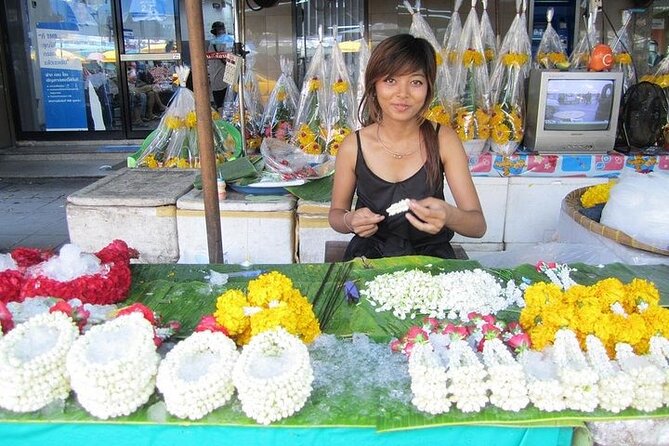 Private Three Temples Bangkok City Tour - Chinatown drive-by: using transit to learn the city