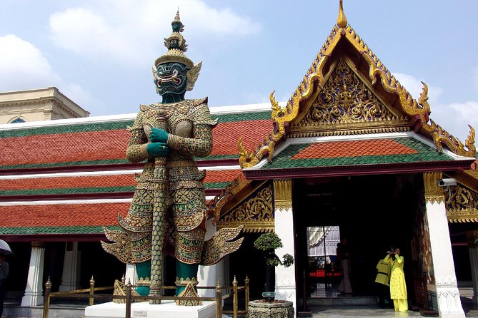 Private Tour: Grand Palace & Emerald Buddha Temple Experience - Guide style: what you should expect from a private Thai guide