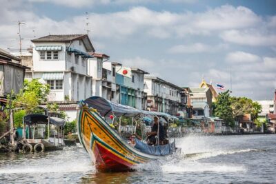 Private Tour: Half-day Grand Palace and Wat Arun by Boat - Wat Phra Kaew and the Emerald Buddha: what you see (and why it matters)