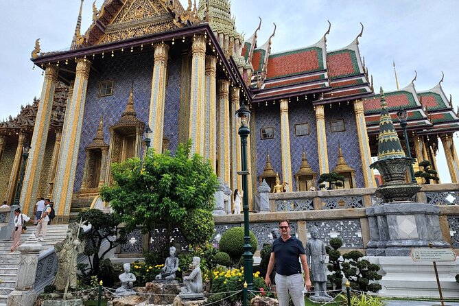 Private Tour: Temples Tour of Bangkok - Dress code and temple etiquette: avoid the gate drama