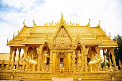 Private Tour: The Dragon River & Land of Sacred Deities Chachoengsao - Khlong Suan 100 Year Market: old wooden shops and snack time