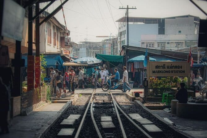 Private Tour to Maeklong Train Market and Floating Market - A private day that turns Bangkok into market-life