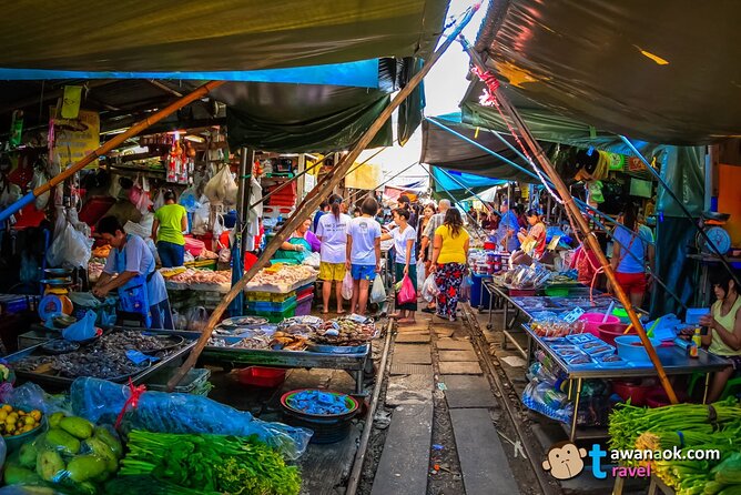 Private Tour to Railway Market and Damnoen Saduak Floating Market - The Guide Factor: Why Names Like Poppy and Nok Keep Showing Up