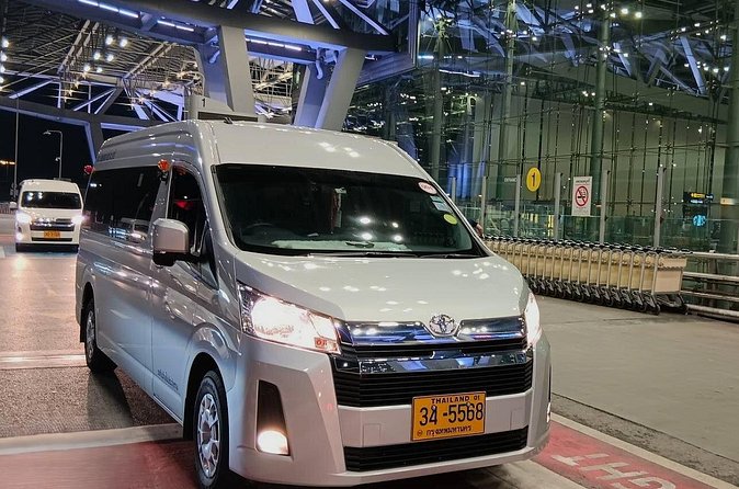 Private Transfer from Hotel to Bangkok Airport incl. tollway - The drive to BKK or DMK: tollway included, time varies with Bangkok