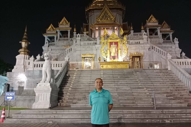 Private Tuk Tuk Night Adventure with Dinner - Democracy Monument: A Fast Stop with Big City-Center Meaning