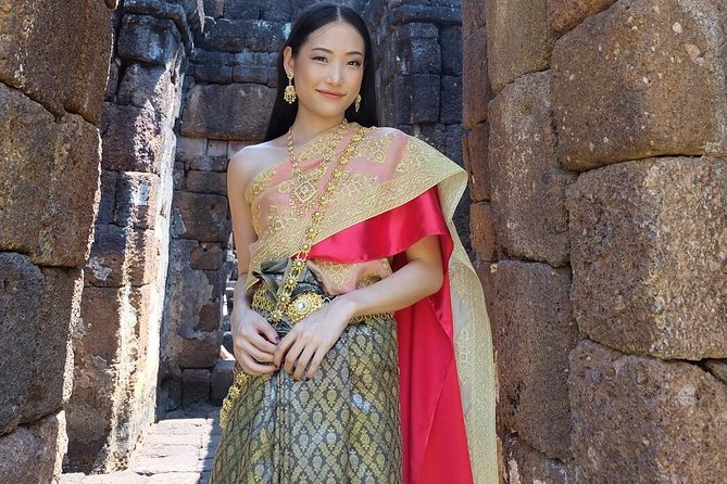 Proposals in Thai Costume with Photoshoot - Costume and makeup: why renting for the day actually makes sense