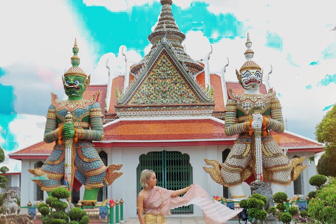 Proposals in Thai Costume with Photoshoot - The photographer service: lots of images, quick delivery, and possible unedited files