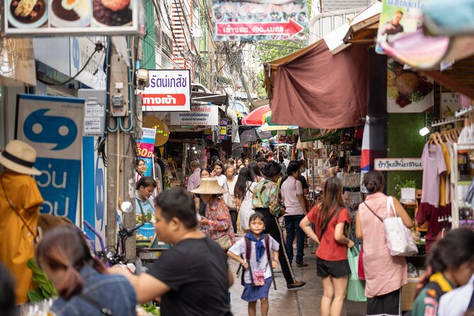 See Bangkok your way with a Personal Private Tour Guide - Wat Traimit and the “see one more icon” strategy