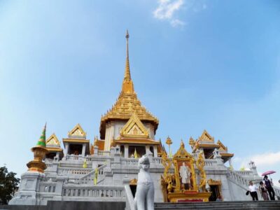 Shared Tour: Wat Pho, Wat Traimit and Wat Benchamabophit - Stop 1 at Wat Traimit: the gold Buddha in Chinatown