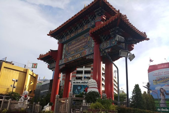 Street Food at China Town - Meet at Hua Lamphong, then follow your guide into Yaowarat