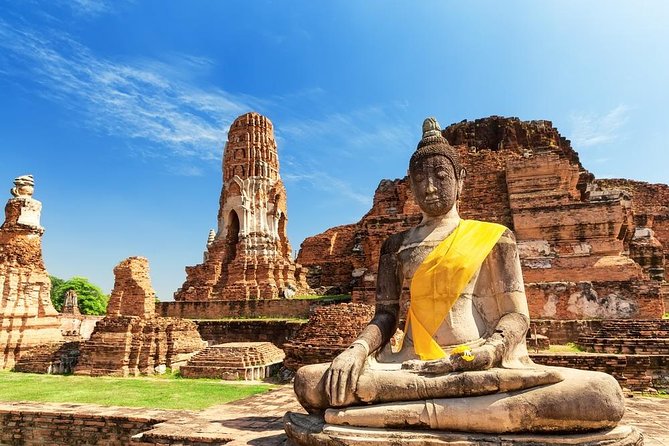 Sunset Sail, Glittering Tempels at Afternoon Ayutthaya Tours - Chao Phrom Market: snack box break and local-feeling wandering