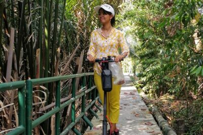 Take a E-Scooter Ride in Bangkok's Jungle - Scooting Sri Nakhon Khuean Khan Park: shade, water, and calm