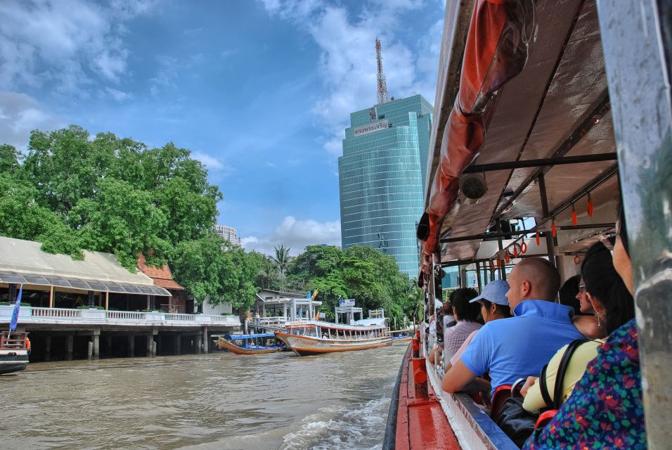 Talat Noi I A Journey Through Art and Culture l Bangkok - Getting there the easy way: Saphan Taksin to the Chao Phraya by express boat