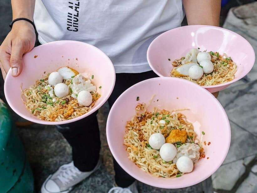 Taste of Bangkok: A 3-Hour Chinatown Food Feast - Yaowarat at night: what makes this Bangkok food walk work