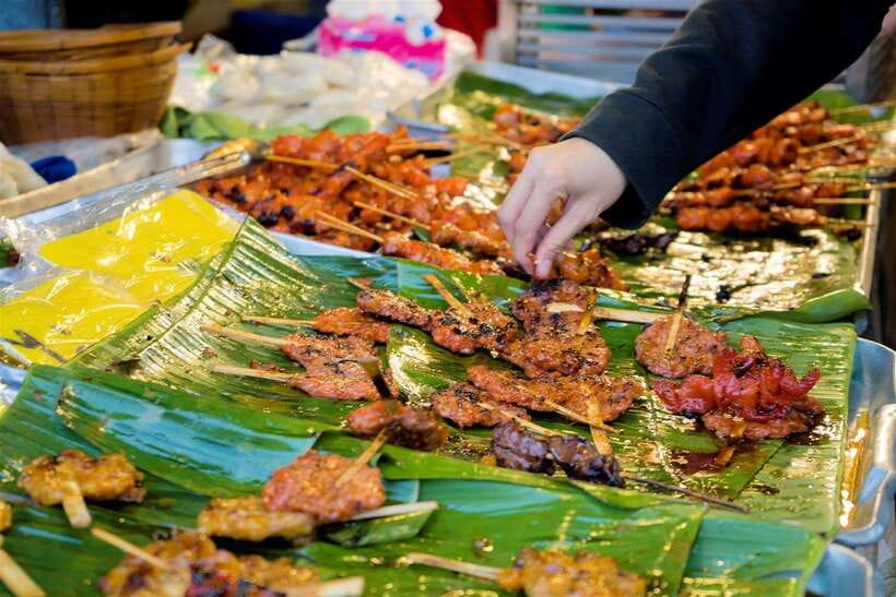Taste of Bangkok: A 3-Hour Chinatown Food Feast - The sweet finish: Chinese desserts and snacks at the end of the night