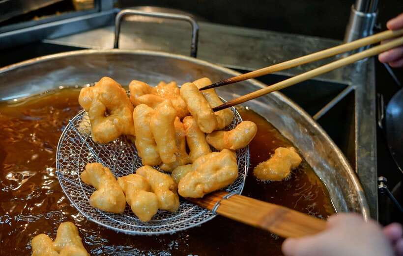 Taste of Bangkok: A 3-Hour Chinatown Food Feast - The meeting point at Wat Mangkon Kamalawat (Wat Leng Noei Yi)